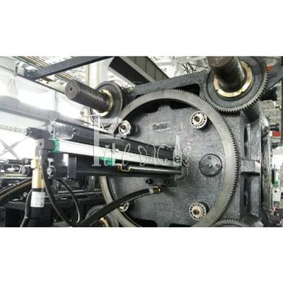2600KN เครื่องฉีดขึ้นรูปพลาสติกแนวนอนสำหรับถัง PET Servo Driven ผู้ผลิต