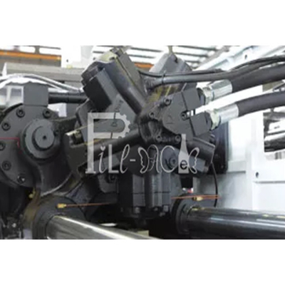 2600KN เครื่องฉีดขึ้นรูปพลาสติกแนวนอนสำหรับถัง PET Servo Driven ผู้ผลิต