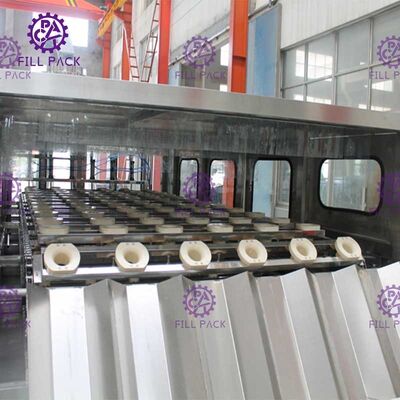 3 ใน 1 Monoblock น้ำแร่ล้างเครื่องบรรจุสูงสุด 900BPH 10L ขวดพลาสติก ผู้ผลิต