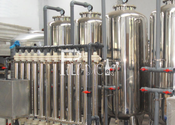 สายการบรรจุขวดน้ำการกรองเส้นใยกลวงโรงงาน 4000 LPH RO ผู้ผลิต