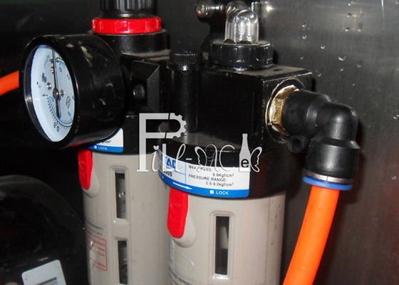 ขับเคลื่อนด้วยไฟฟ้าอัตโนมัติเต็มรูปแบบ 450BPH 20L ขวด 5 แกลลอนเครื่องบรรจุขวดสำหรับน้ำแร่ ผู้ผลิต