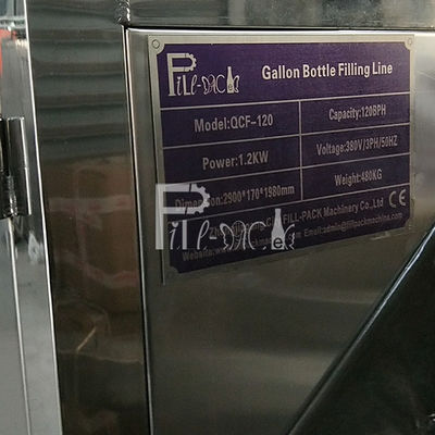 การยกให้อาหารอัตโนมัติสายการผลิต SUS 304 120 BPH Gallon ผู้ผลิต