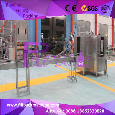 600BPH เครื่องบรรจุ Monoblock Gallon สี่บรรทัดอัตโนมัติเต็มรูปแบบพร้อมวาล์วล้น ผู้ผลิต