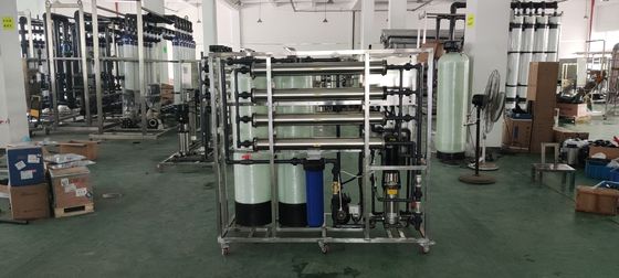 2000LPH น้ำดื่มโรงบำบัดน้ำ RO พร้อมเมมเบรน 4040 สำหรับโรงงานผลิตน้ำ ผู้ผลิต