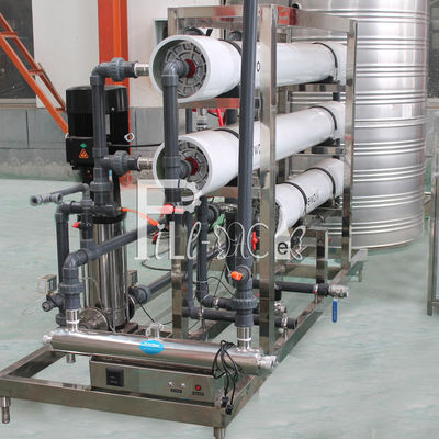 Sus304 วาล์วควบคุมการทำงานอัตโนมัติดื่ม 4000lph Ro Water Treatment Machine ผู้ผลิต