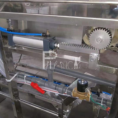 Sus 316 3 200BPH เครื่องบรรจุขวดแกลลอนพร้อมที่วางขวด